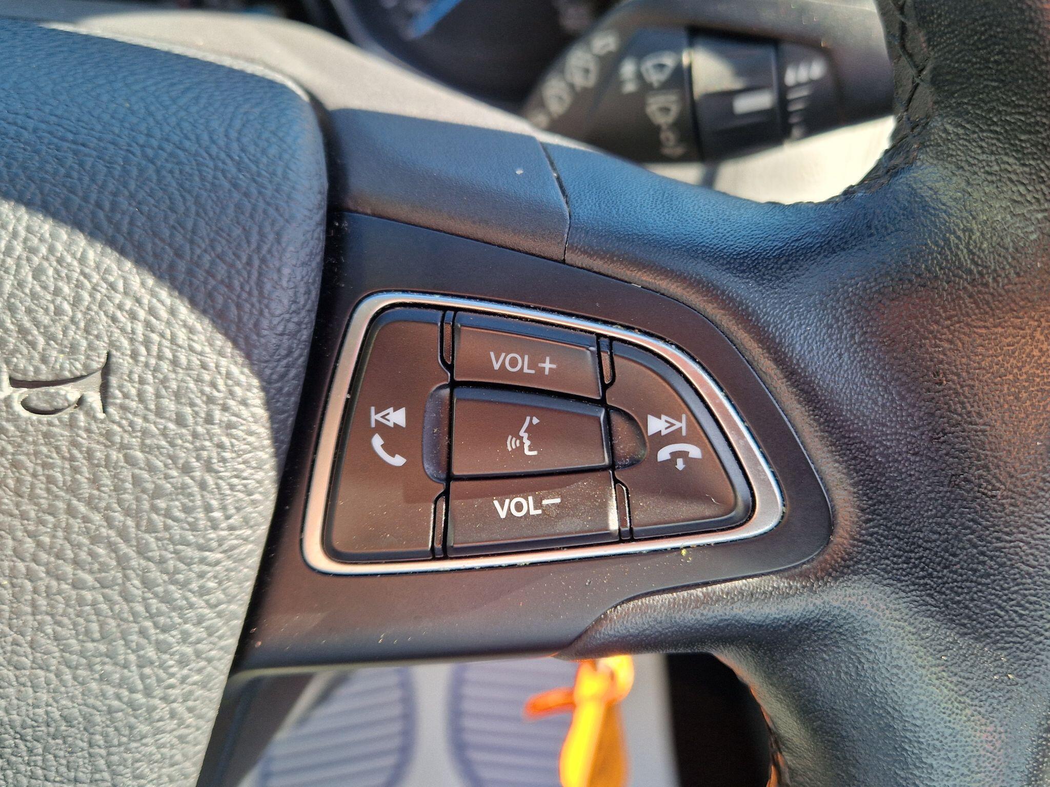 Ford Focus - Image 51