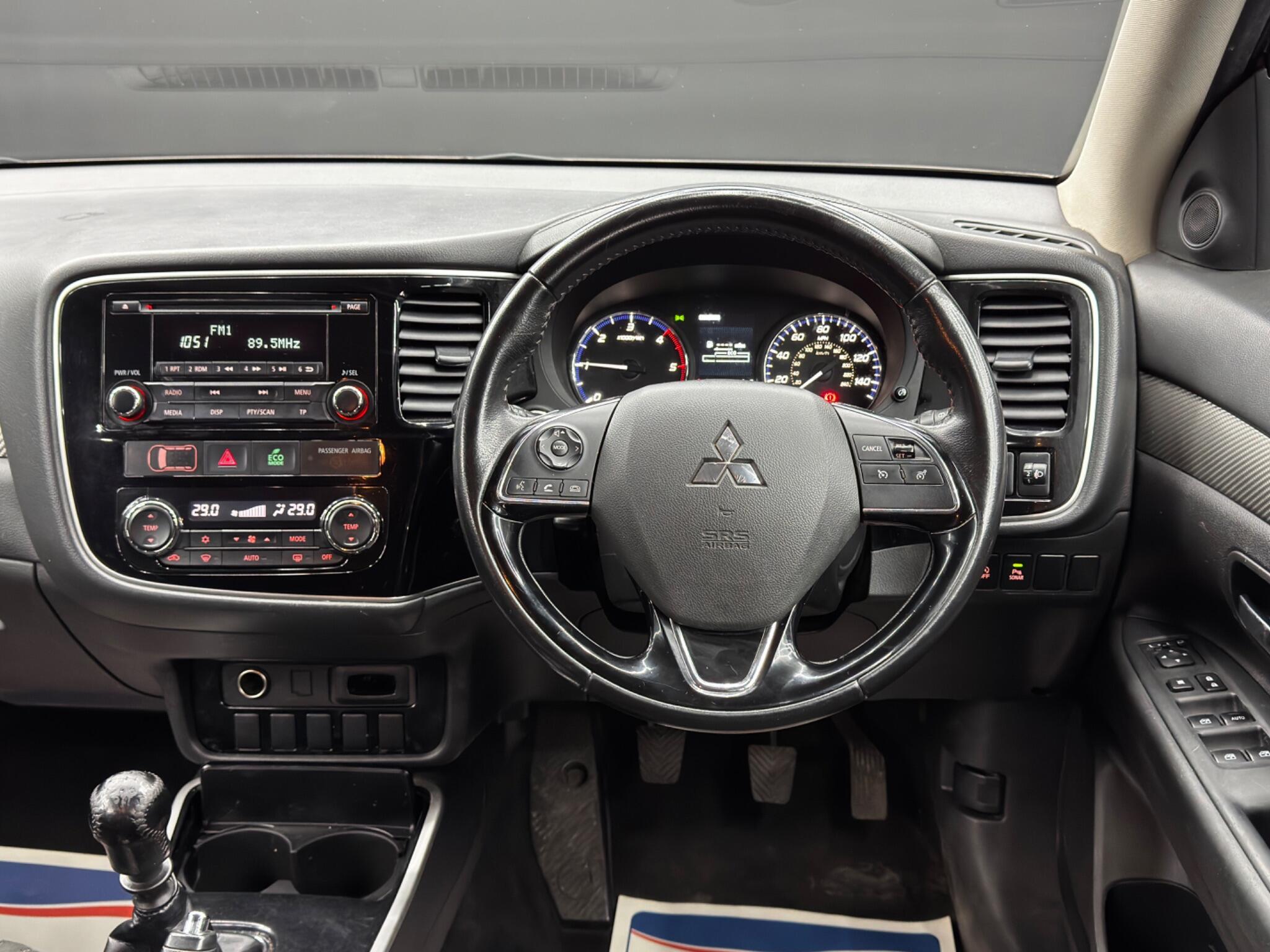 Mitsubishi Outlander - Image 17
