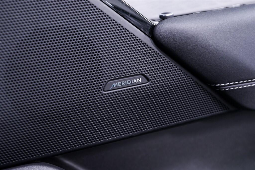 Land Rover Range Rover Velar - Image 28