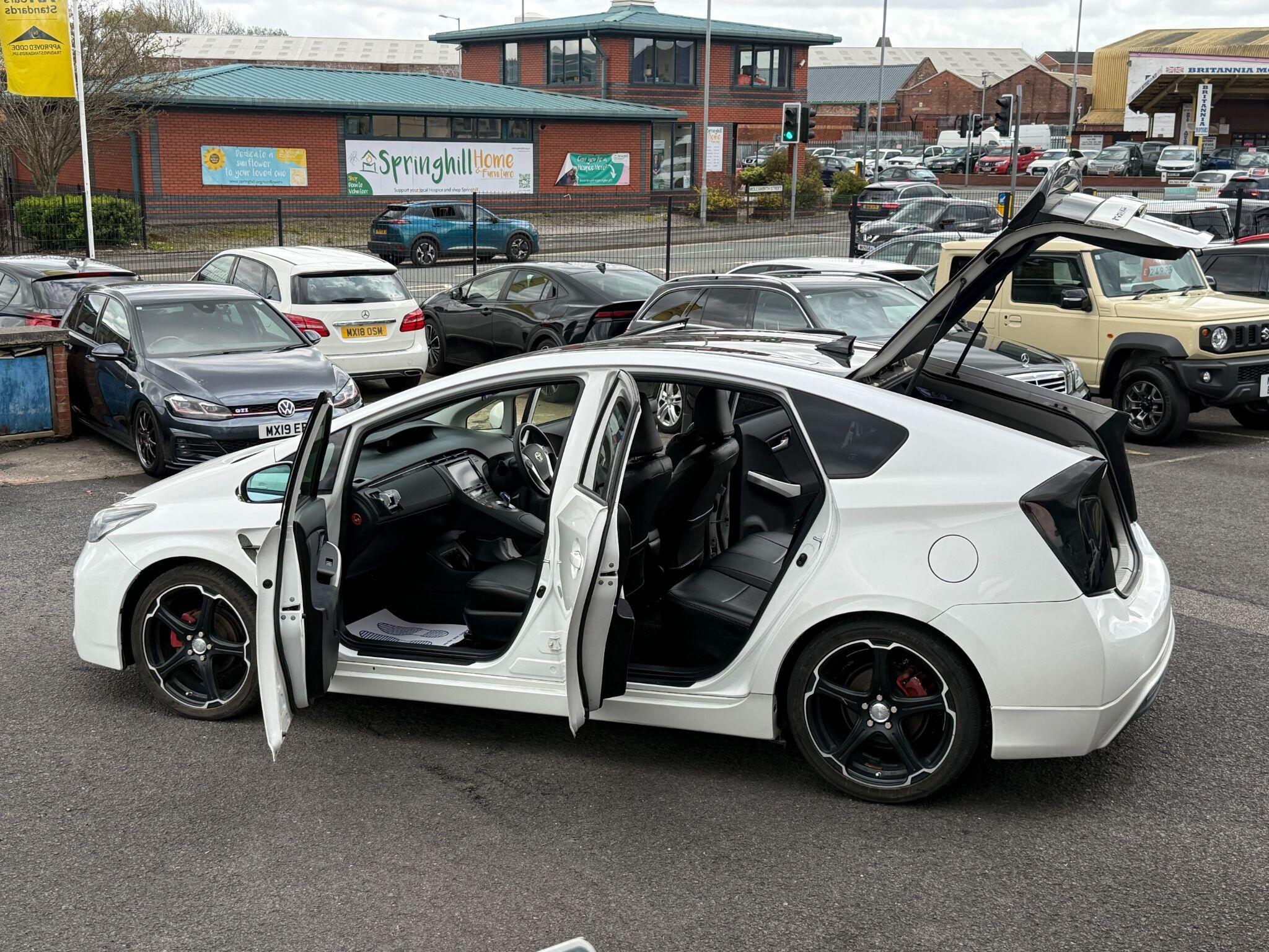 Toyota Prius - Image 22