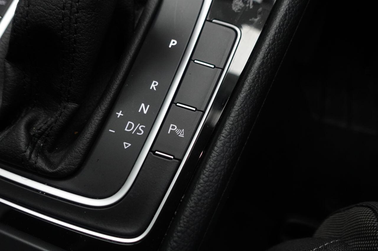 Volkswagen Golf - Image 45