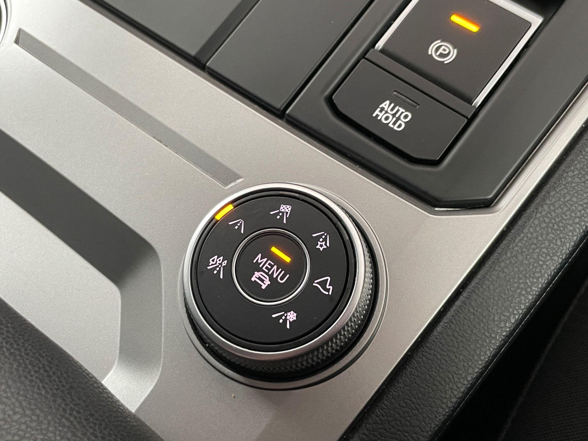 Volkswagen Touareg - Image 48