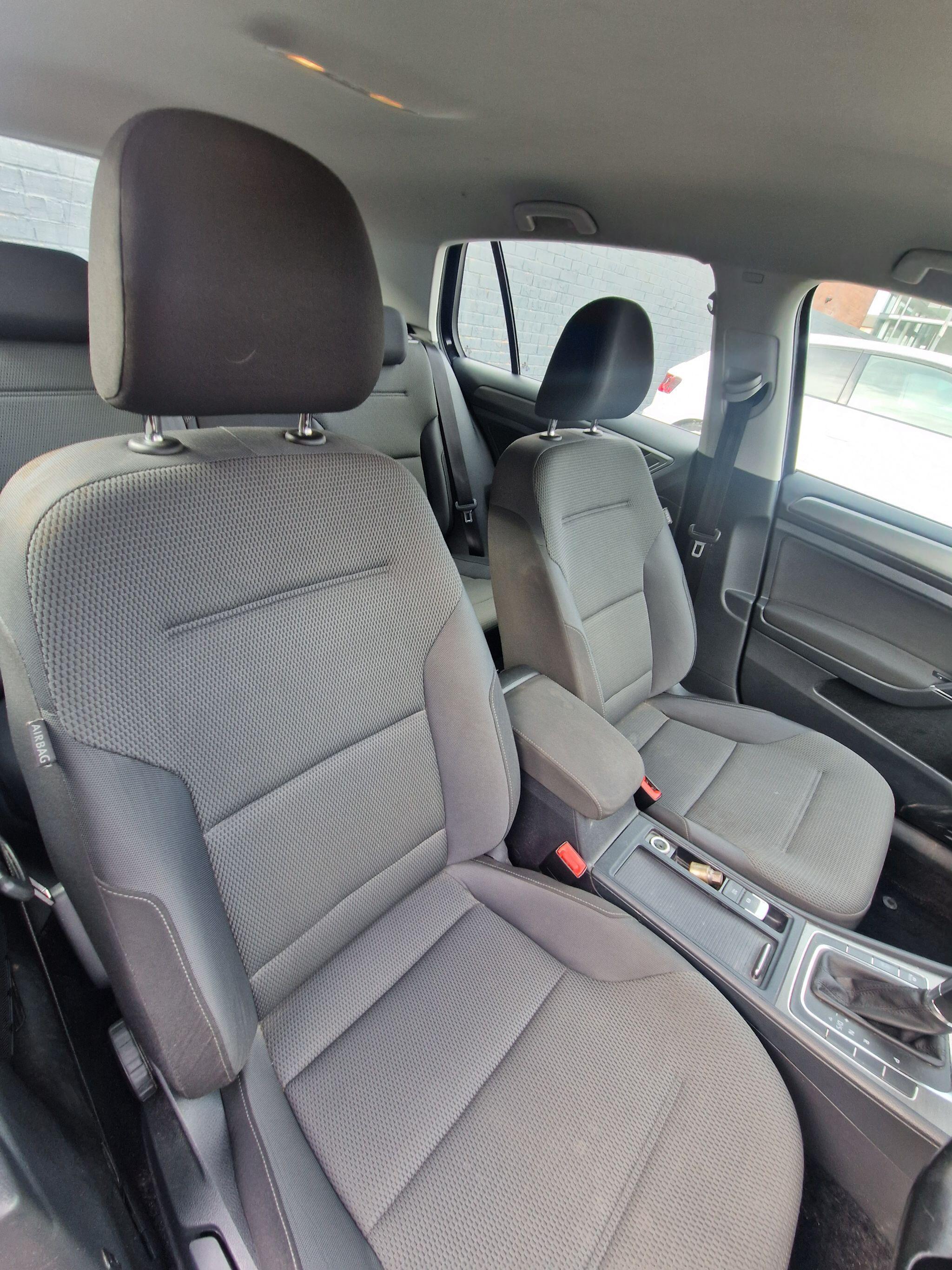 Volkswagen Golf - Image 31