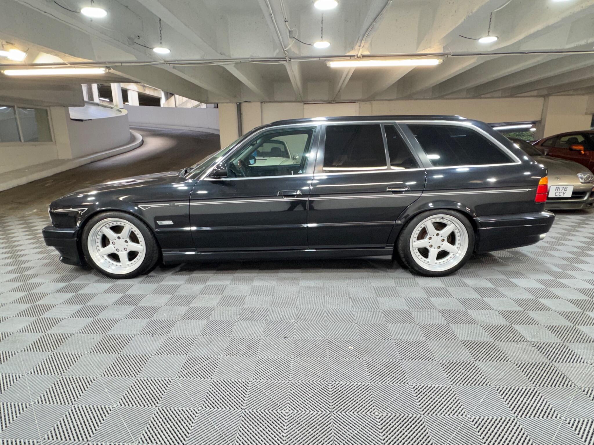 BMW 5 Series - Image 2