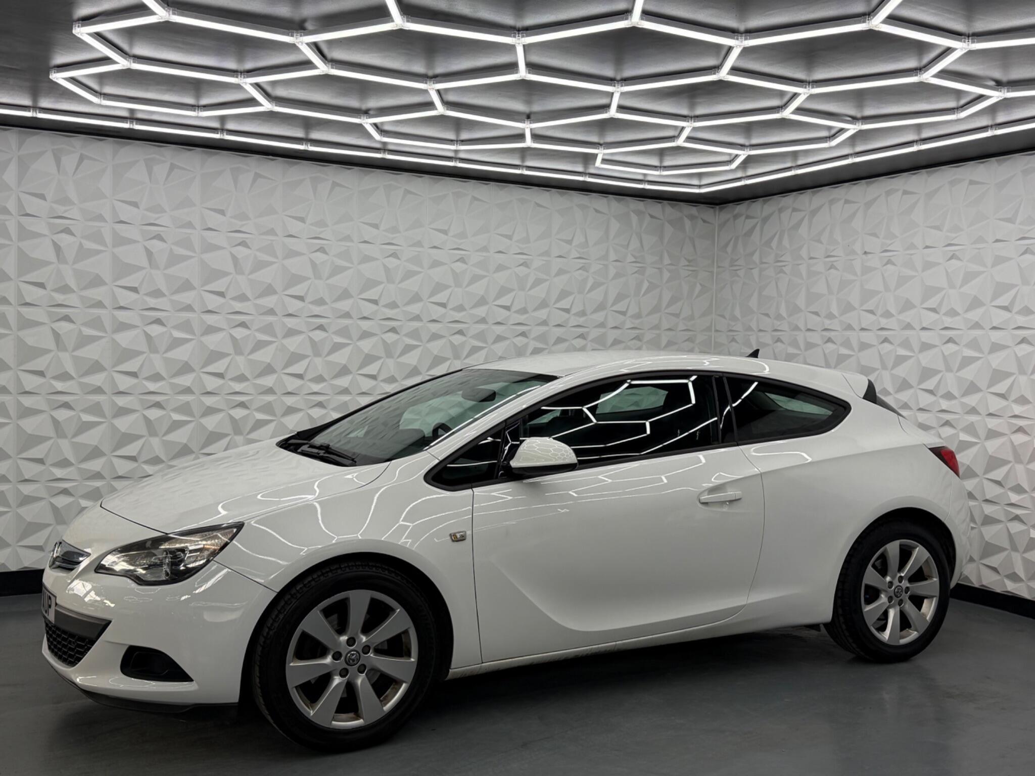 Vauxhall Astra GTC - Image 5
