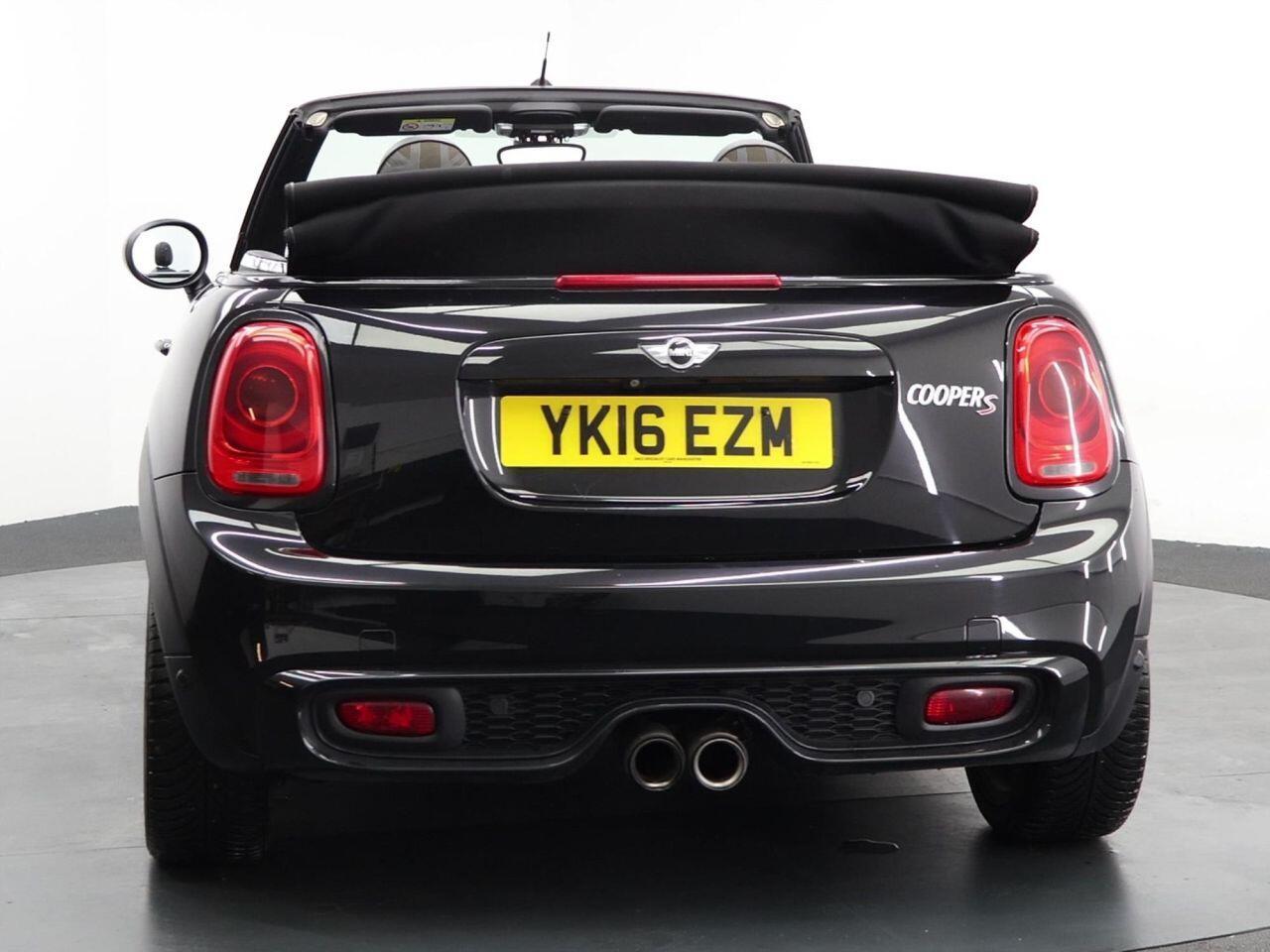 MINI Convertible - Image 11