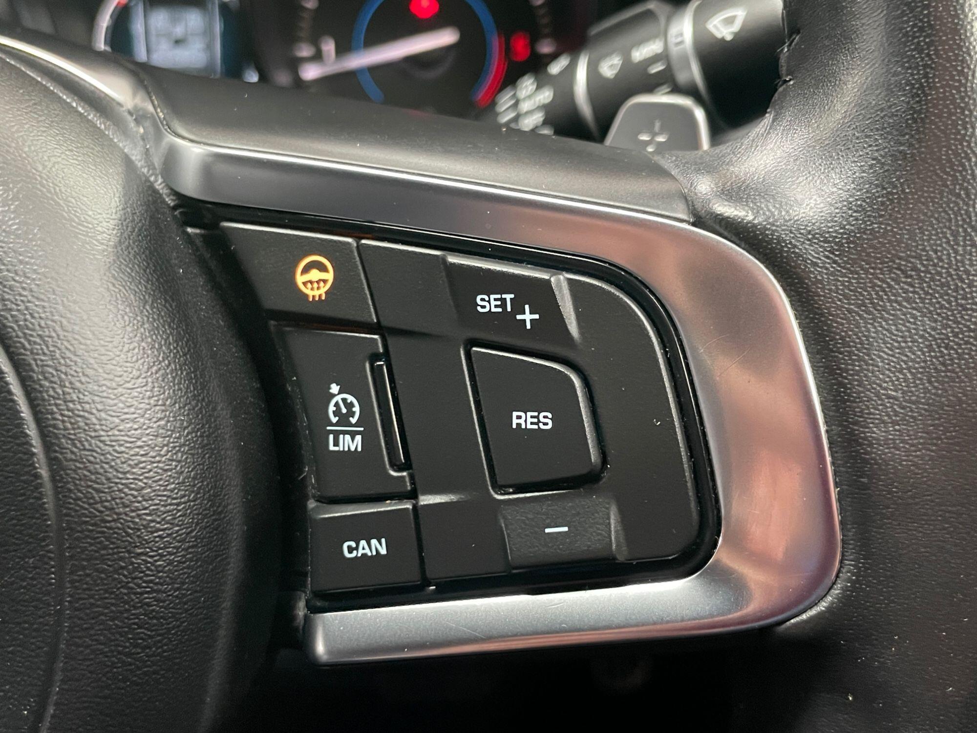 Jaguar XF - Image 35