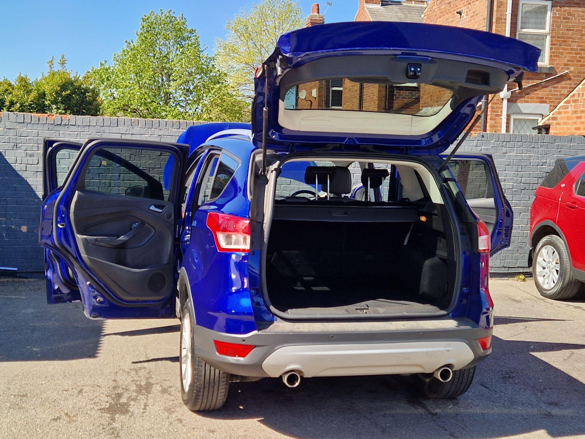 Ford Kuga - Image 19