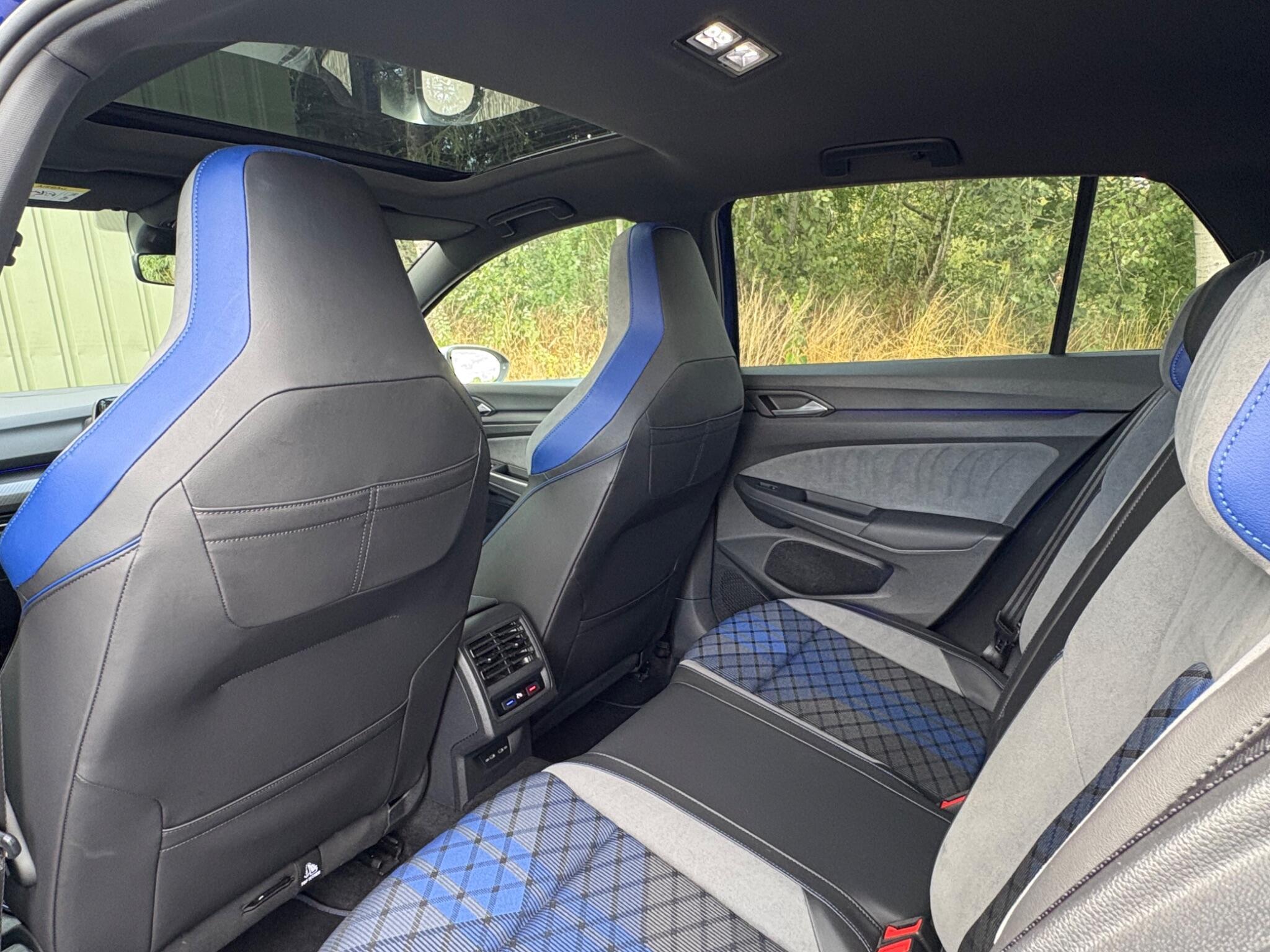 Volkswagen Golf - Image 18