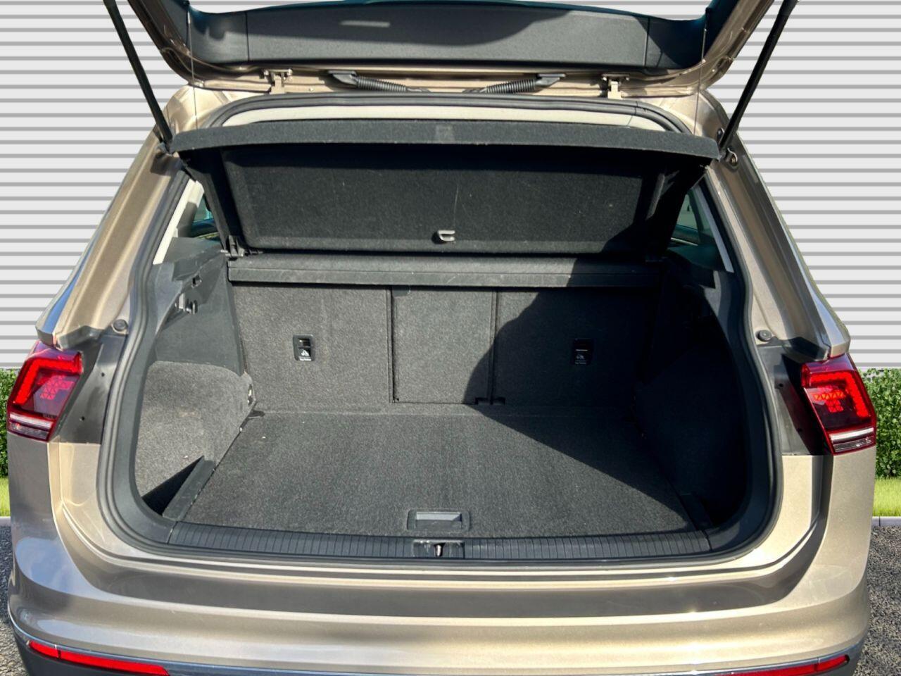 Volkswagen Tiguan - Image 21