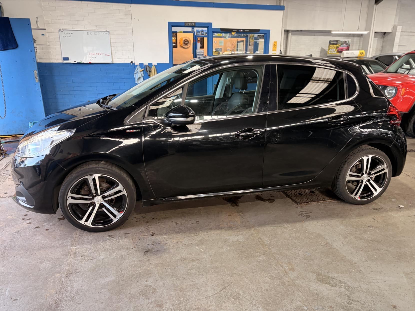 Peugeot 208 - Image 5