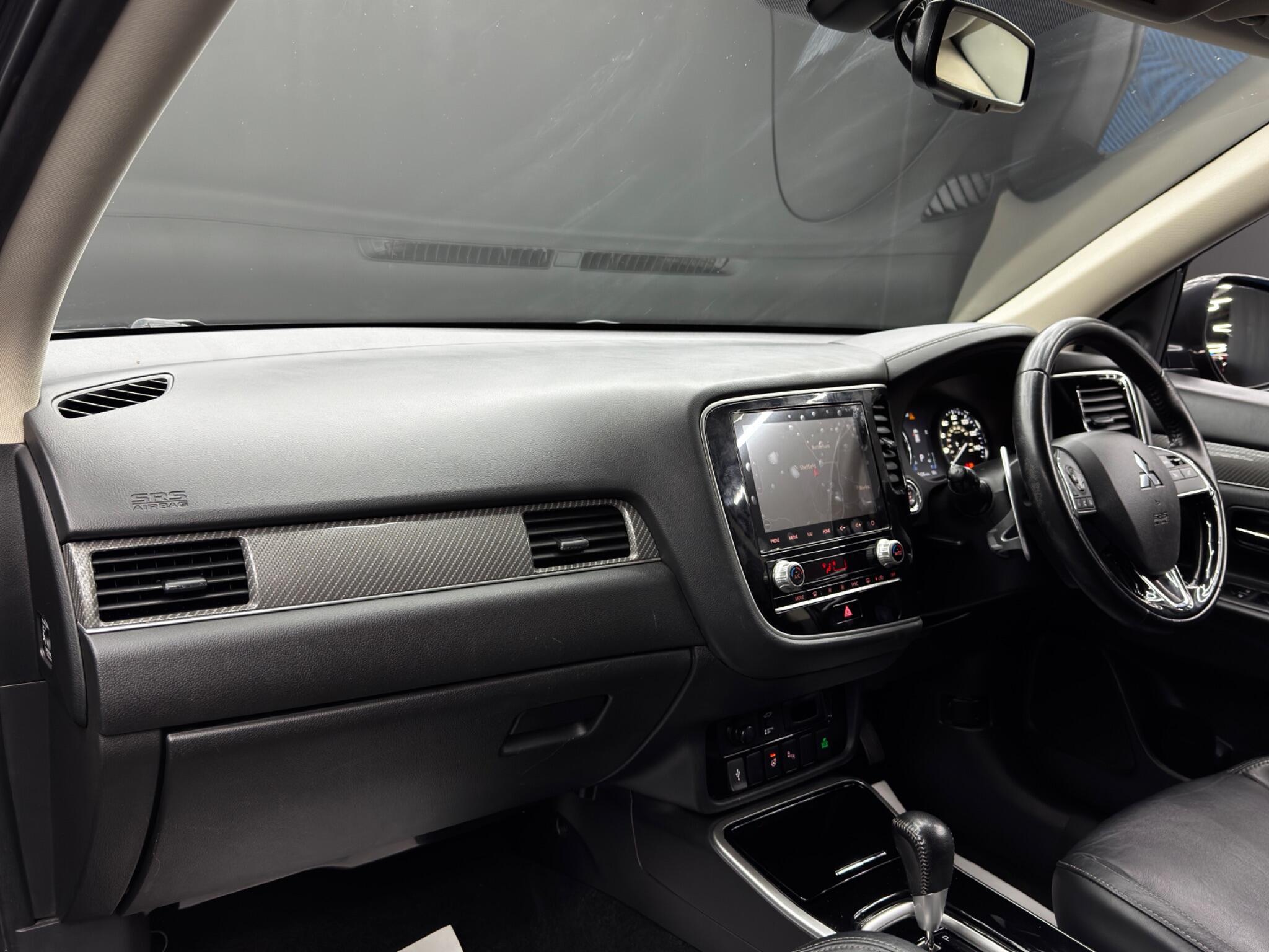 Mitsubishi Outlander - Image 11