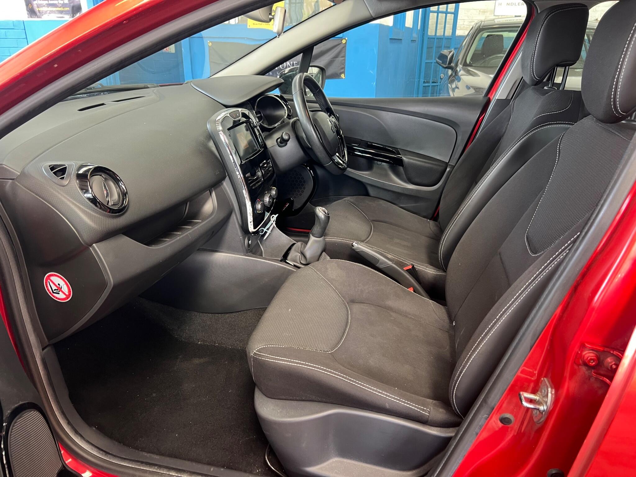 Renault Clio - Image 24