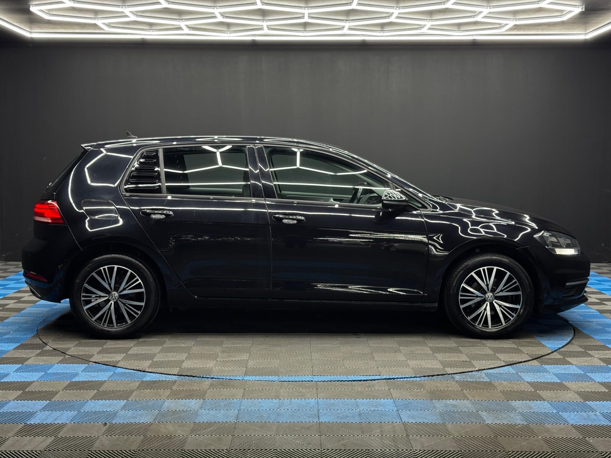 Volkswagen Golf - Image 4