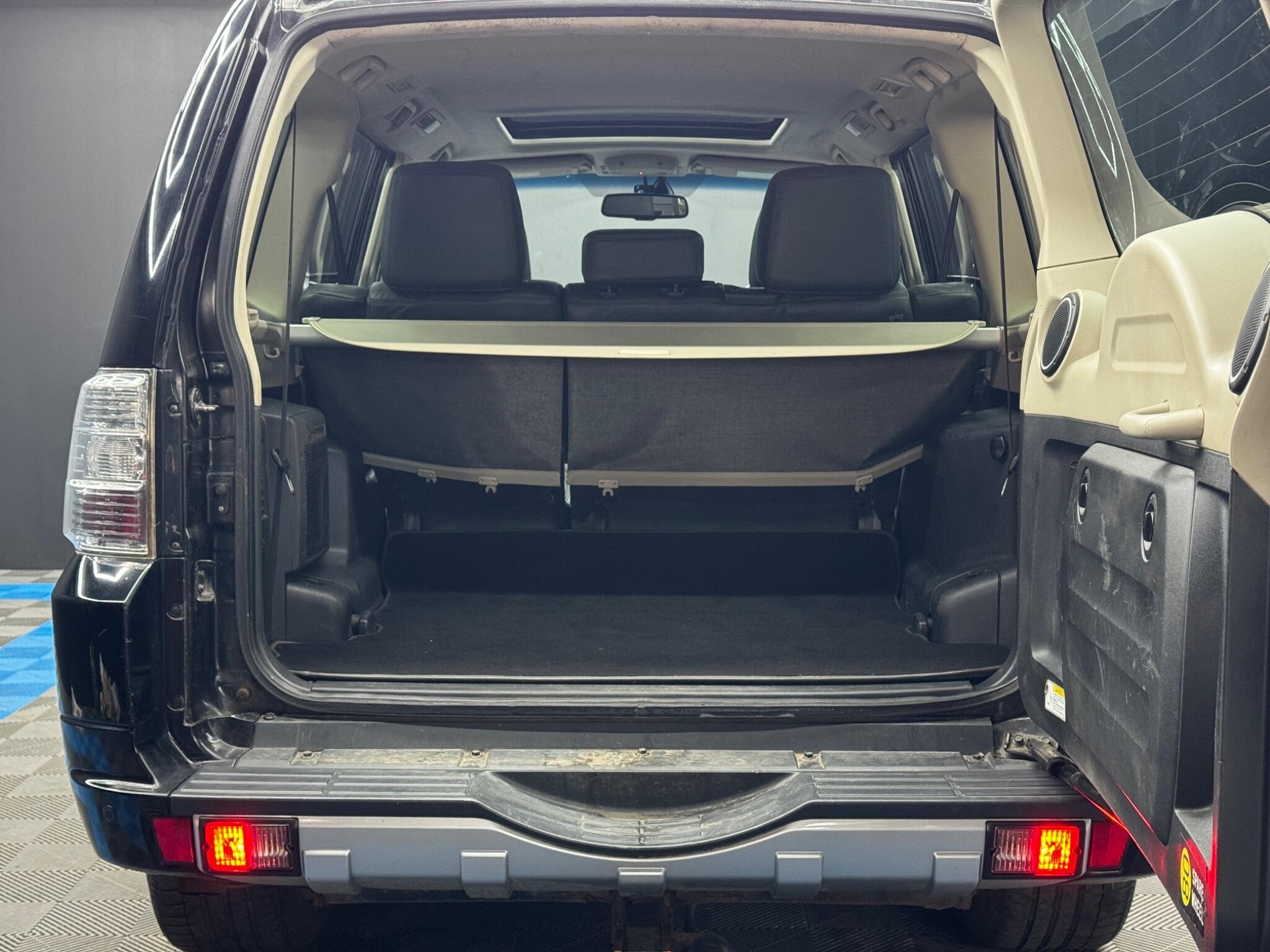 Mitsubishi Shogun - Image 35