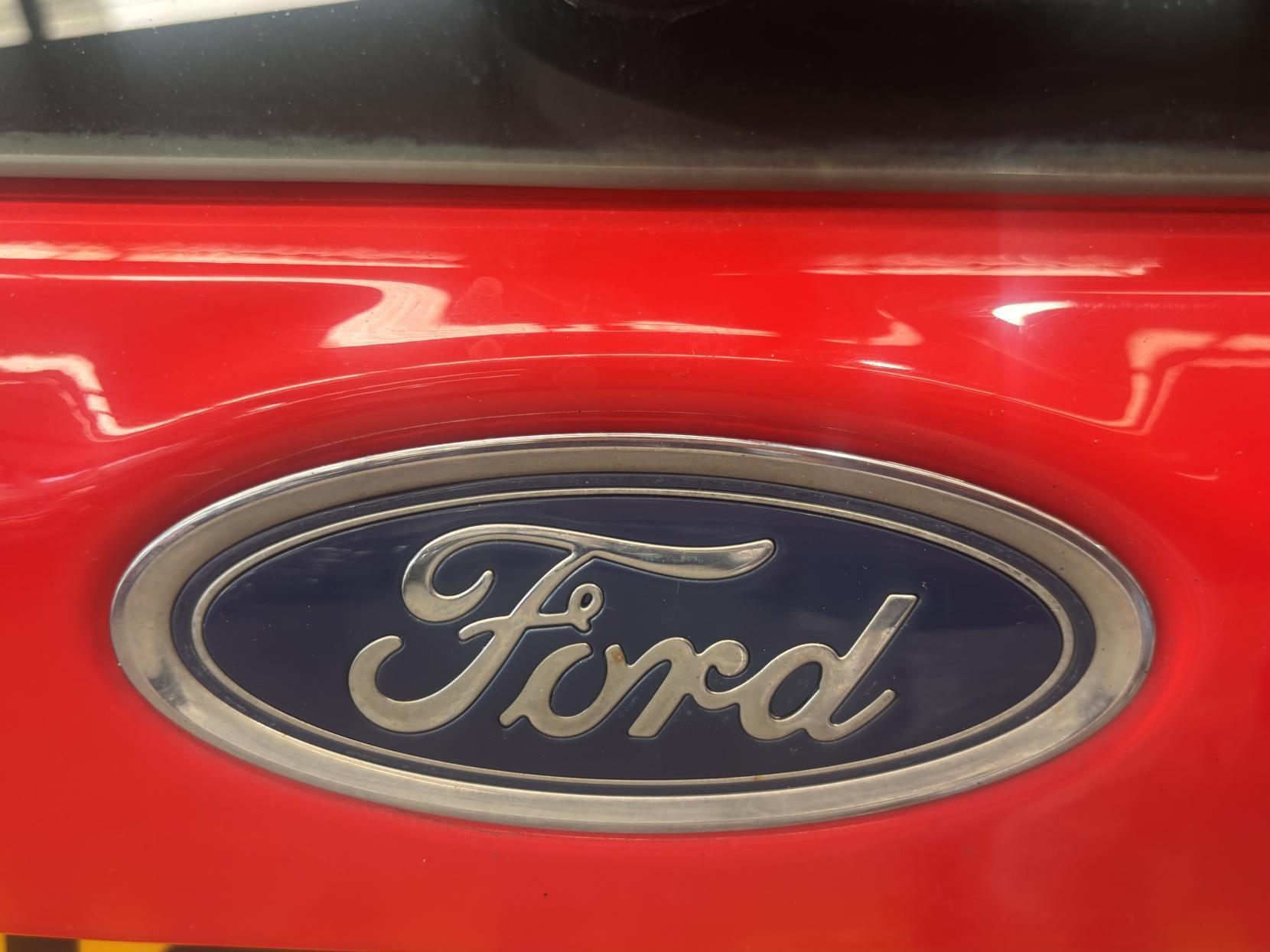 Ford Focus - Image 12