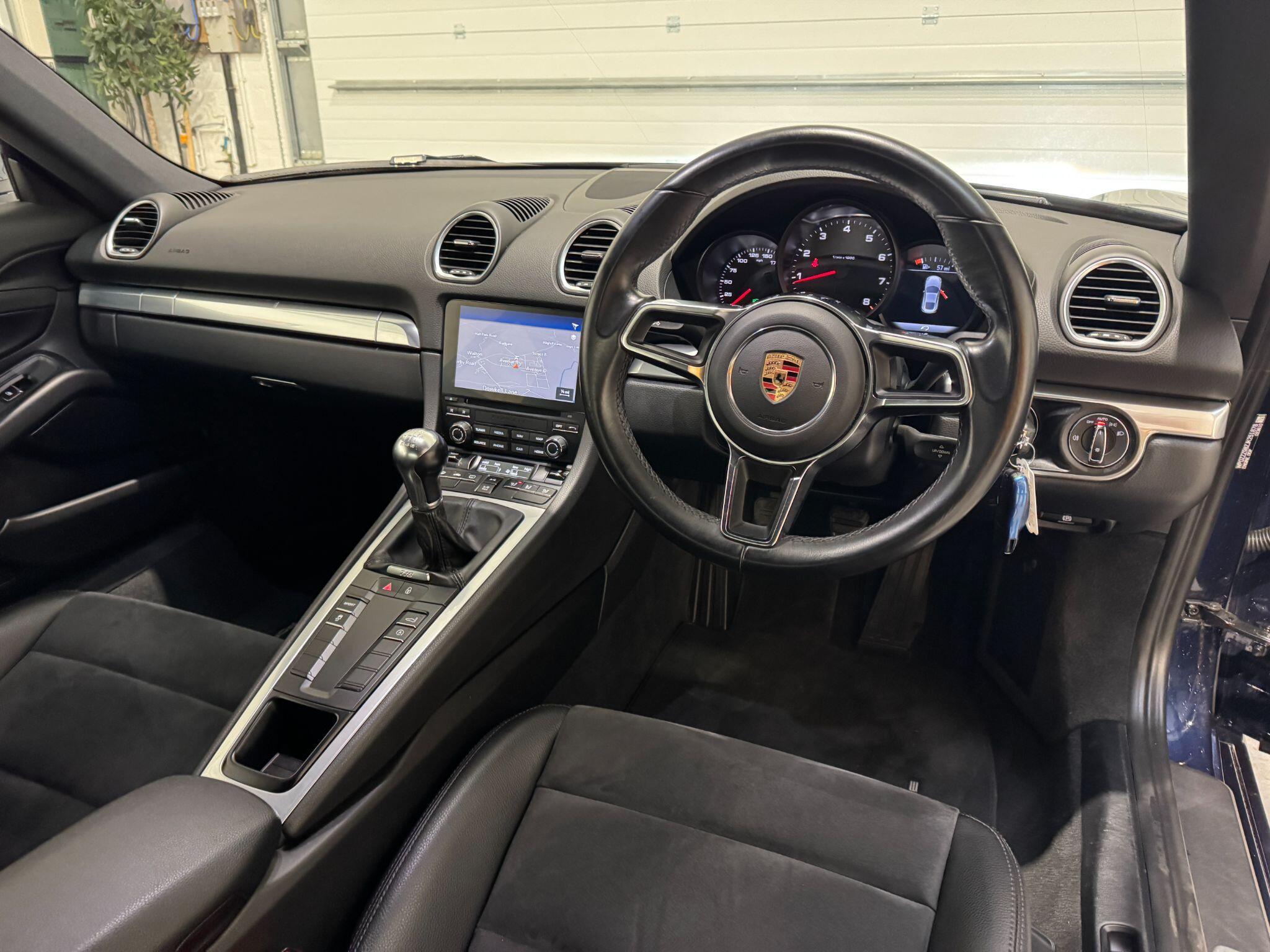 Porsche 718 Cayman - Image 17