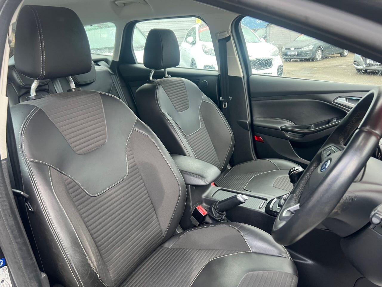 Ford Focus - Image 16