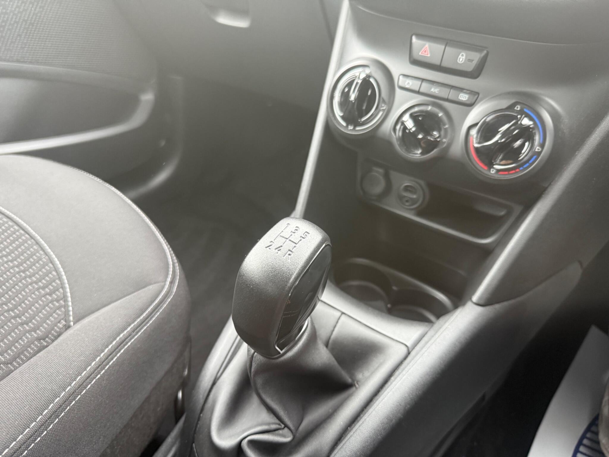 Peugeot 208 - Image 23