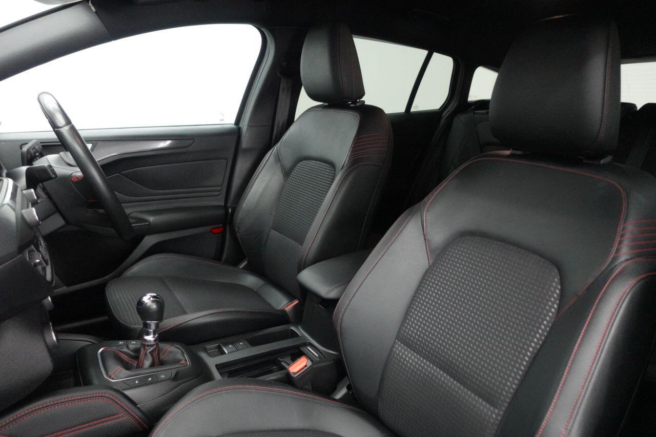 Ford Focus - Image 18