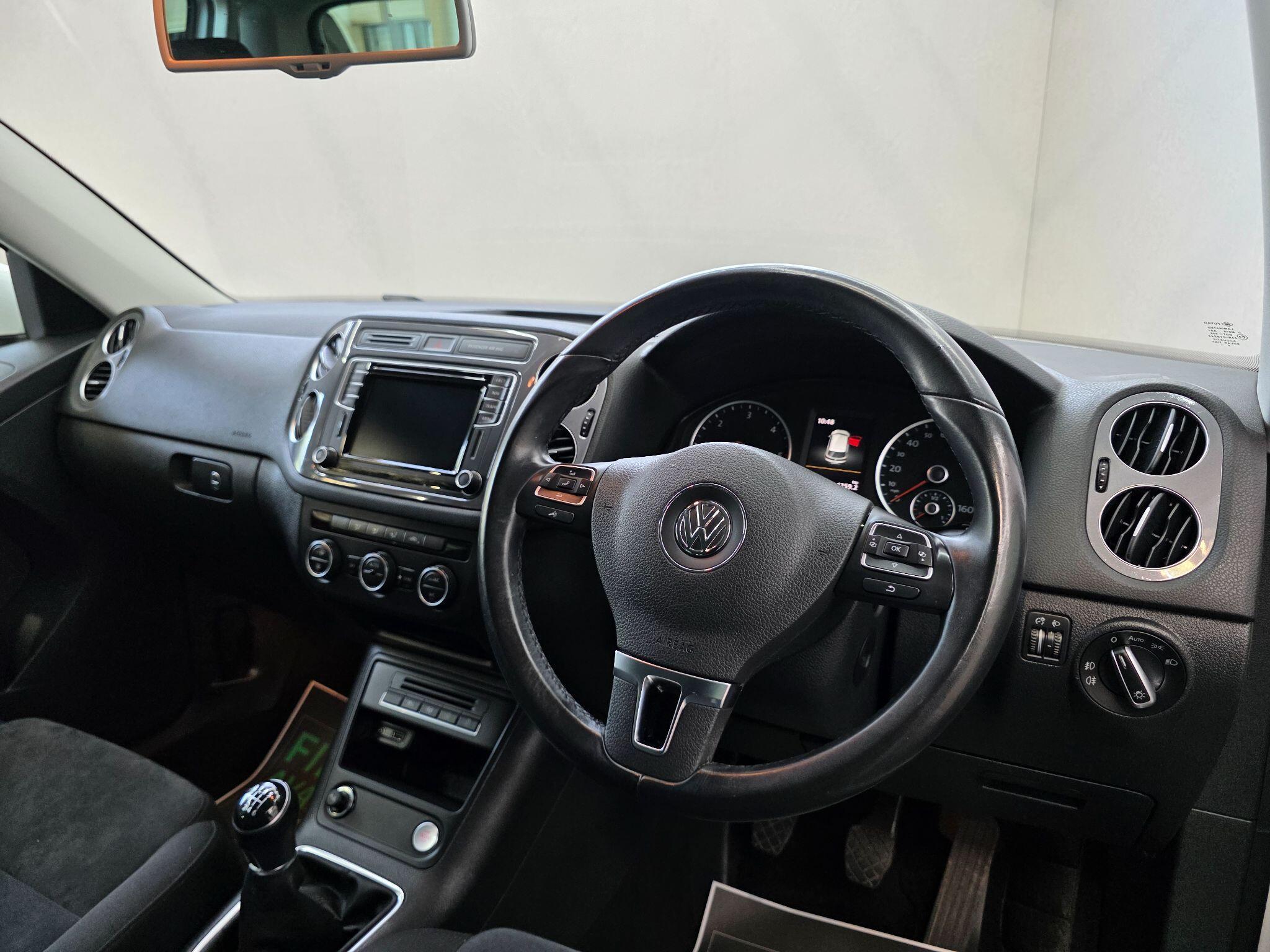 Volkswagen Tiguan - Image 12
