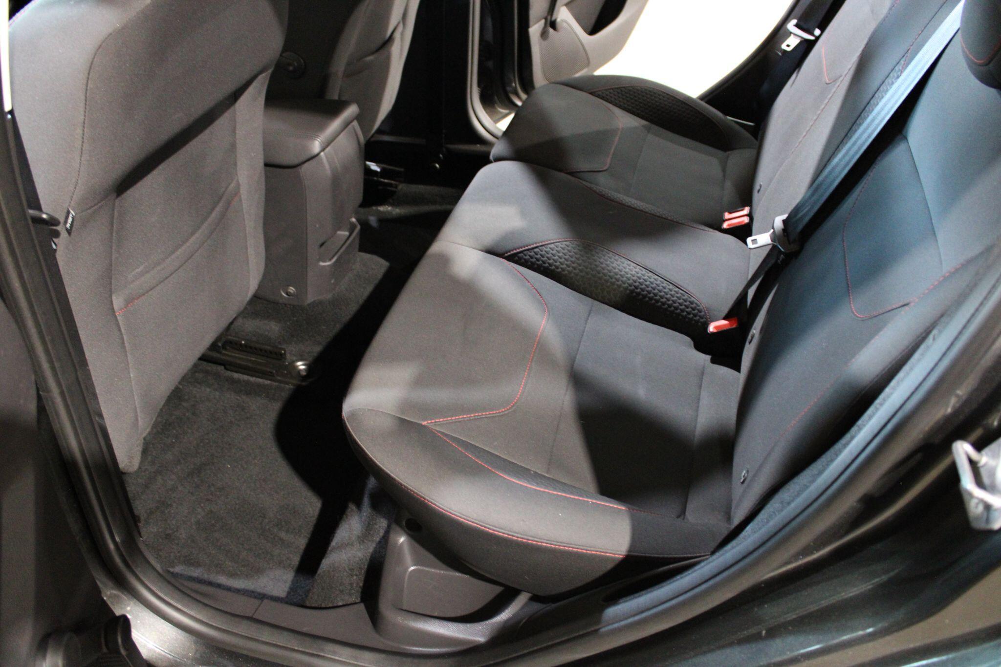 Ford Focus - Image 20