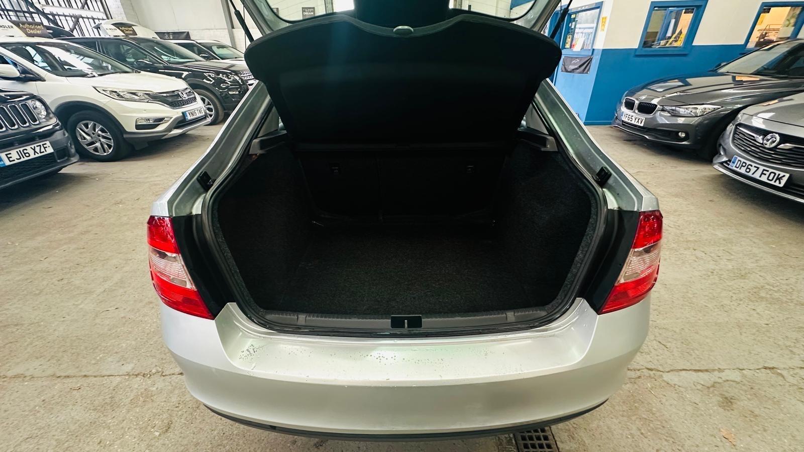 Skoda Rapid - Image 13