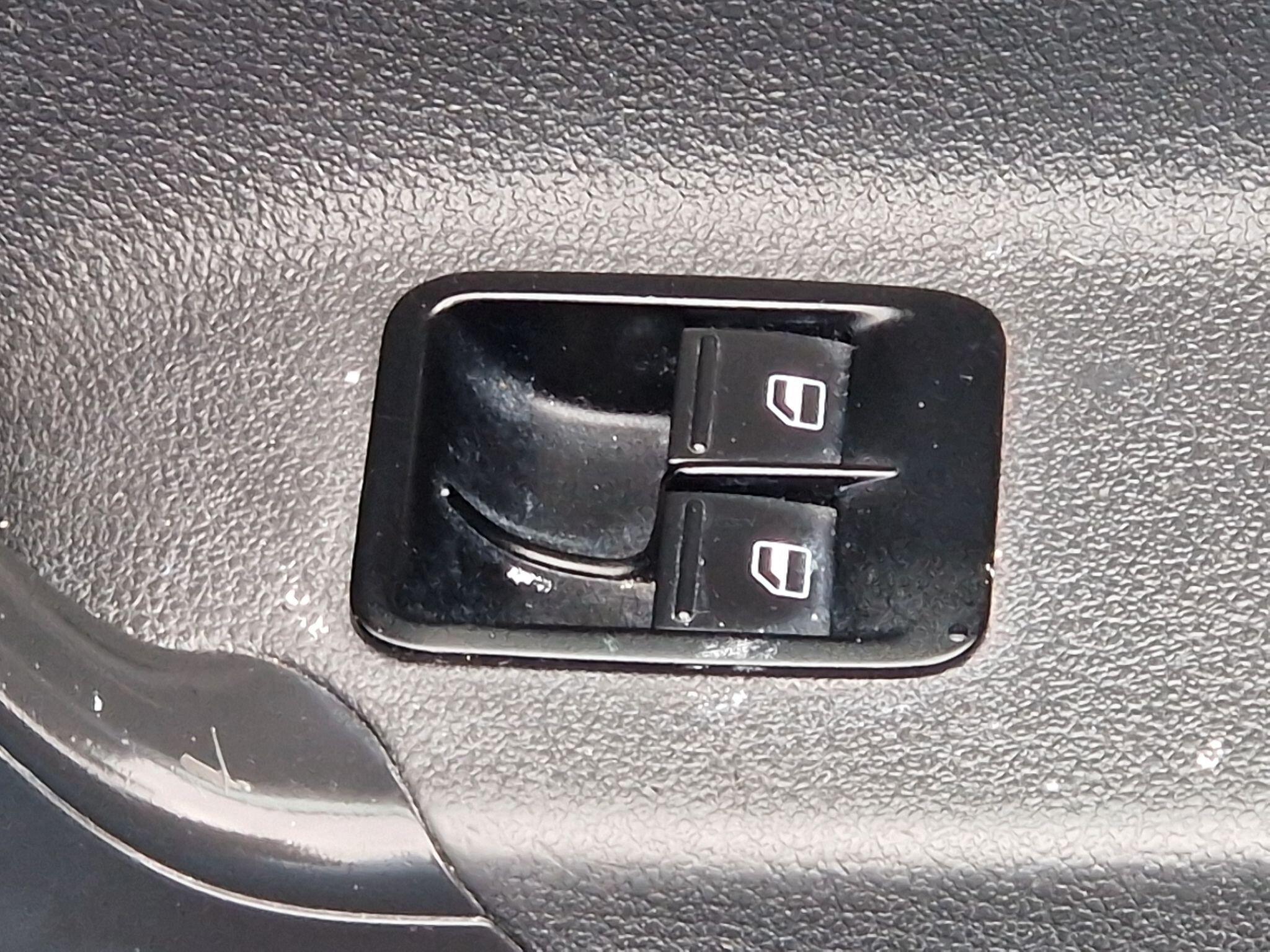 Volkswagen Caddy Maxi - Image 30