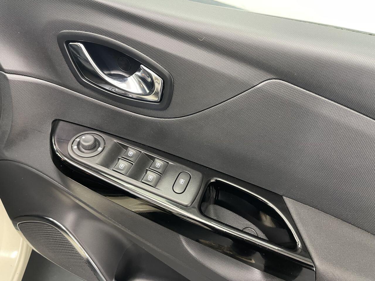 Renault Captur - Image 28