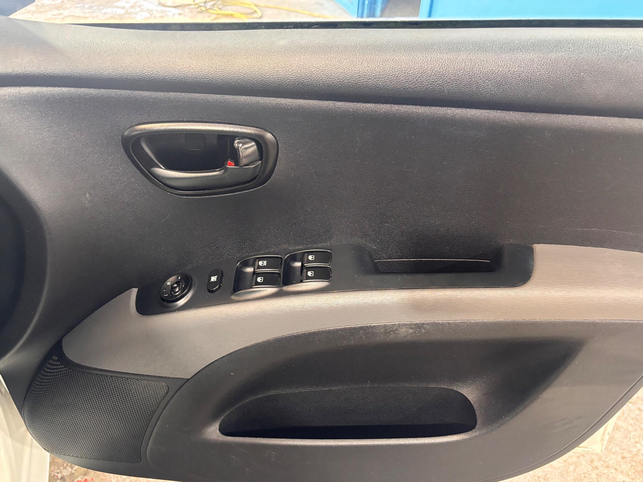 Hyundai i10 - Image 13