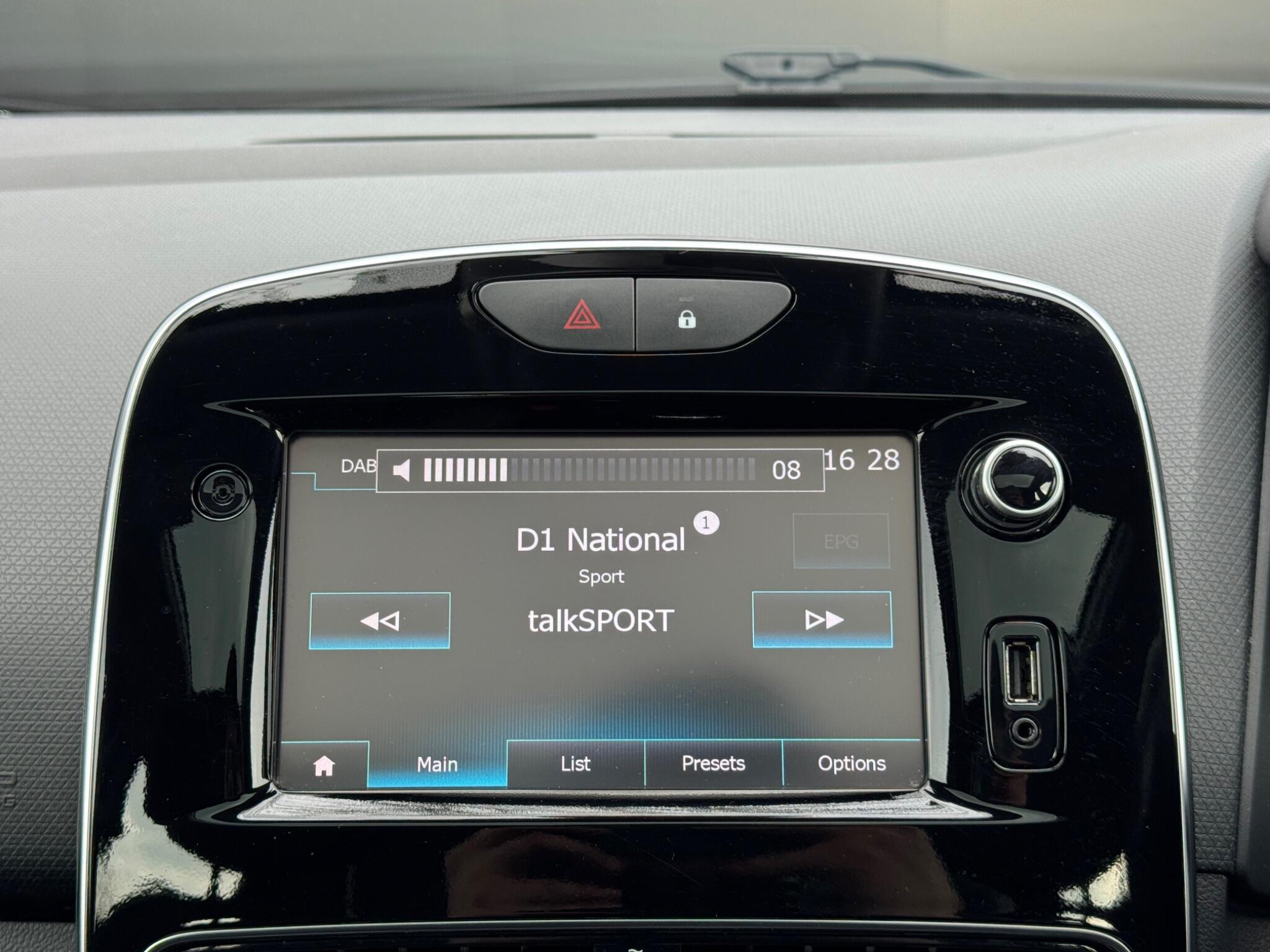 Renault Clio - Image 43