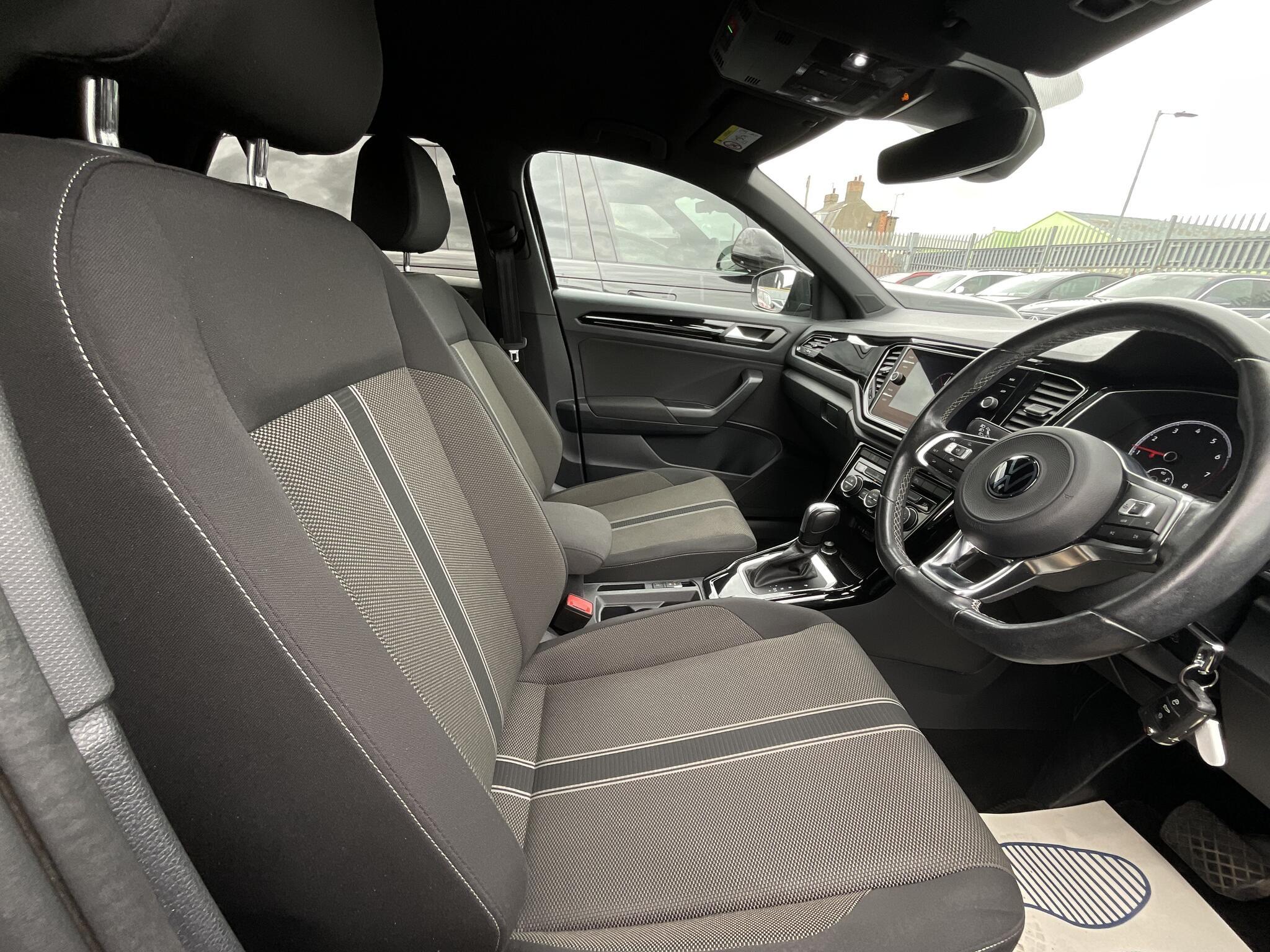 Volkswagen T-Roc - Image 9