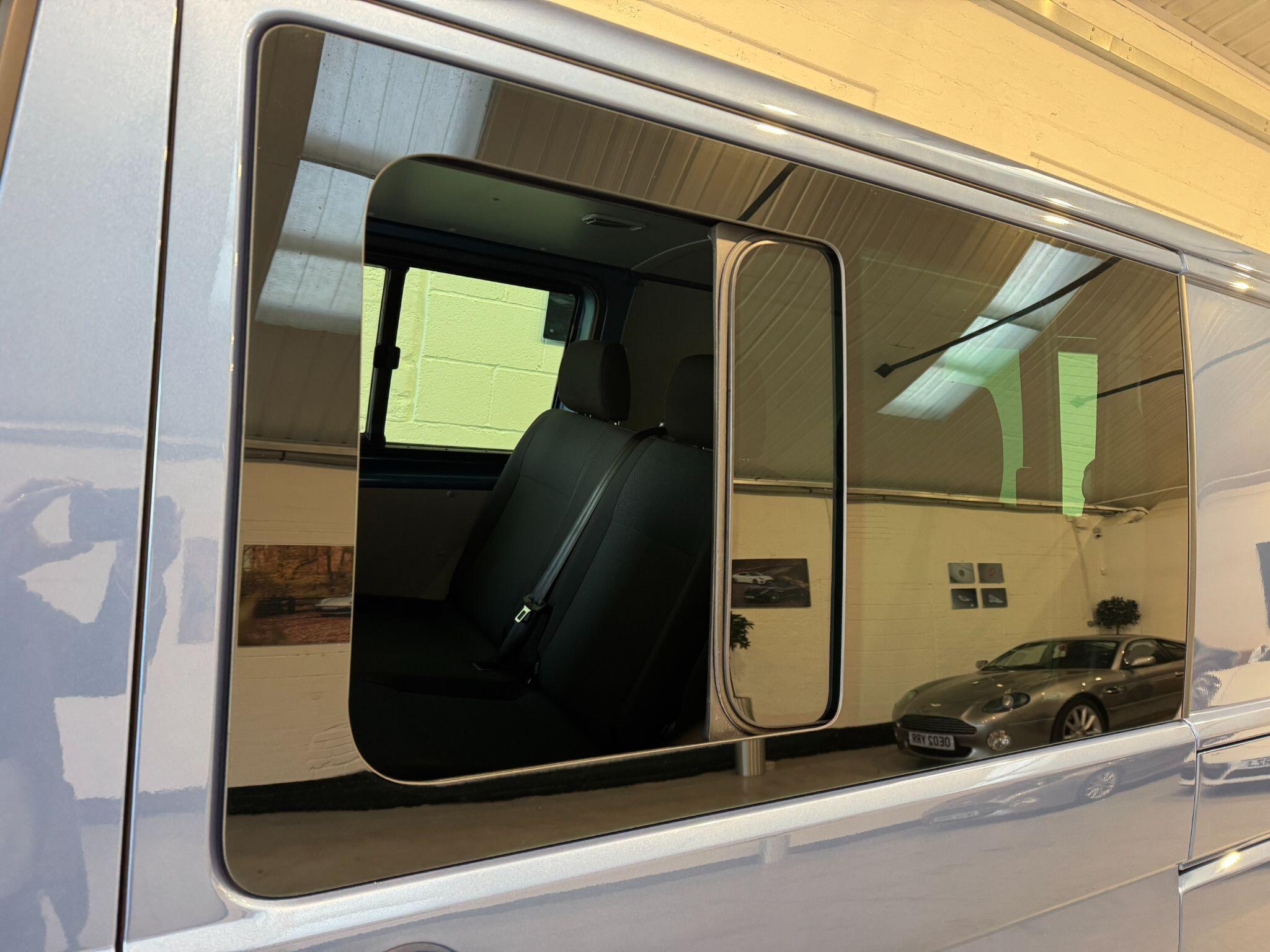 Volkswagen Transporter - Image 57