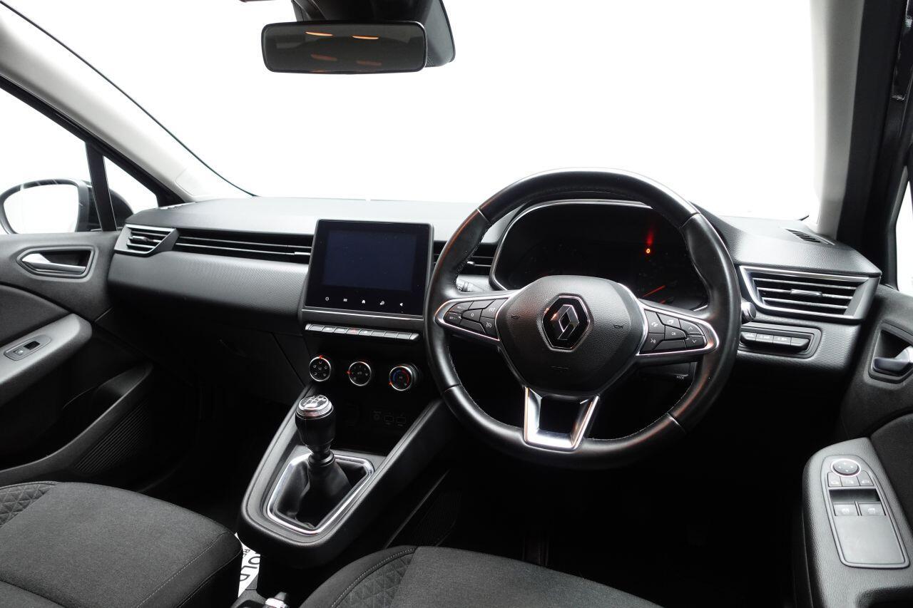 Renault Clio - Image 15