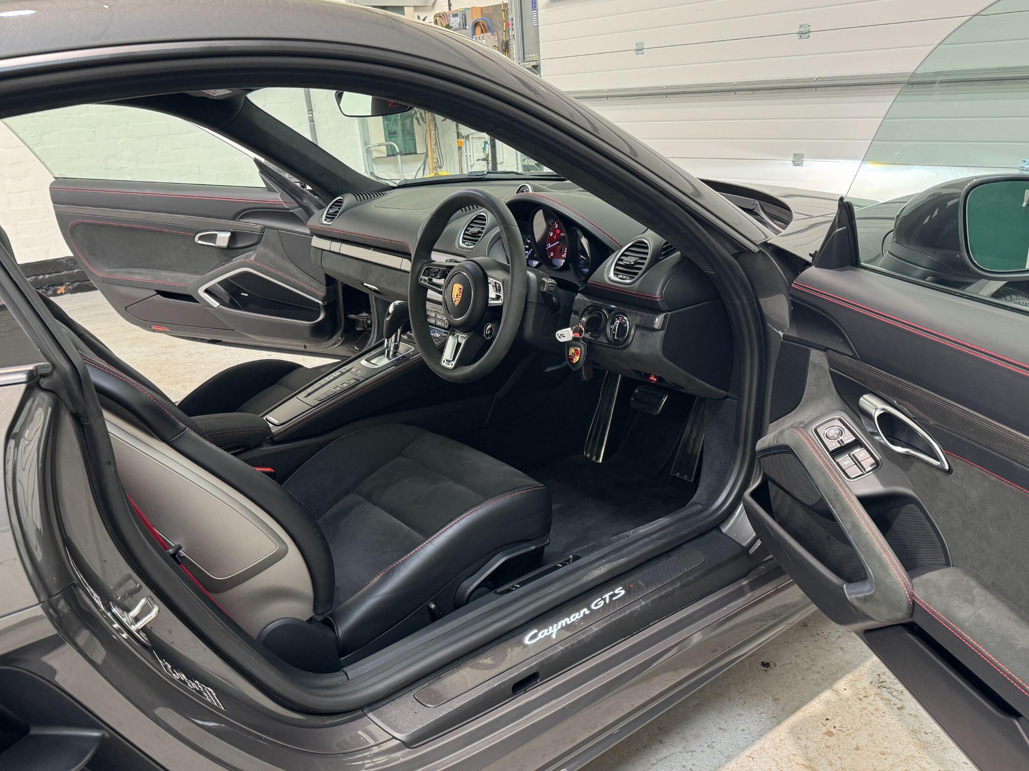 Porsche 718 Cayman - Image 21