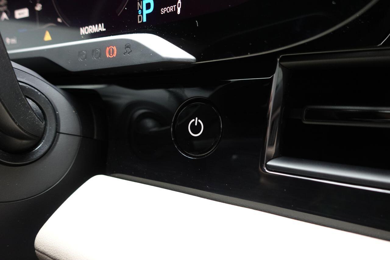 Porsche Taycan - Image 35