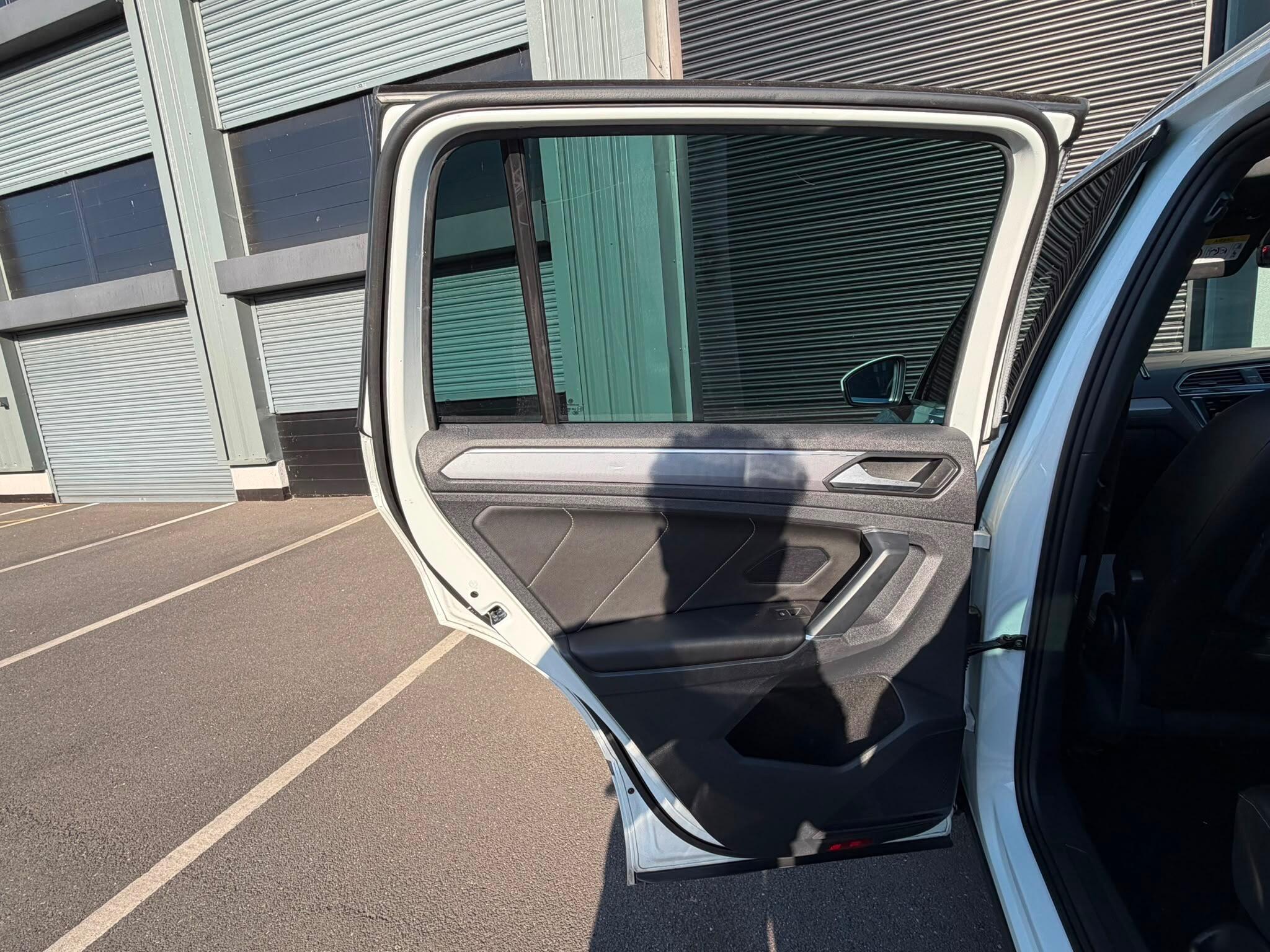 Volkswagen Tiguan - Image 10