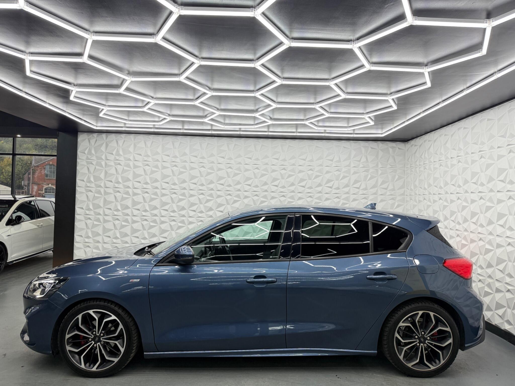 Ford Focus - Image 9