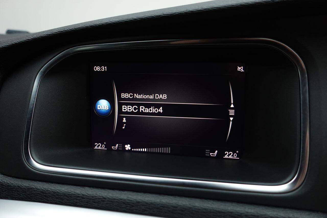 Volvo V40 - Image 2