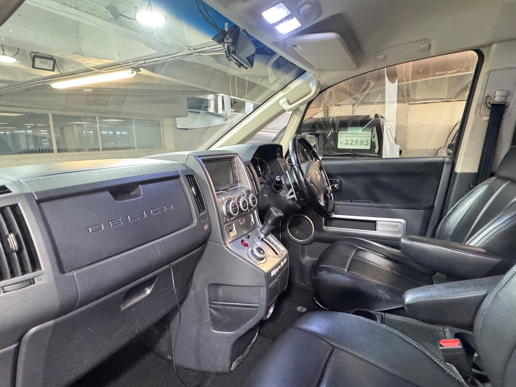 Mitsubishi Delica - Image 11