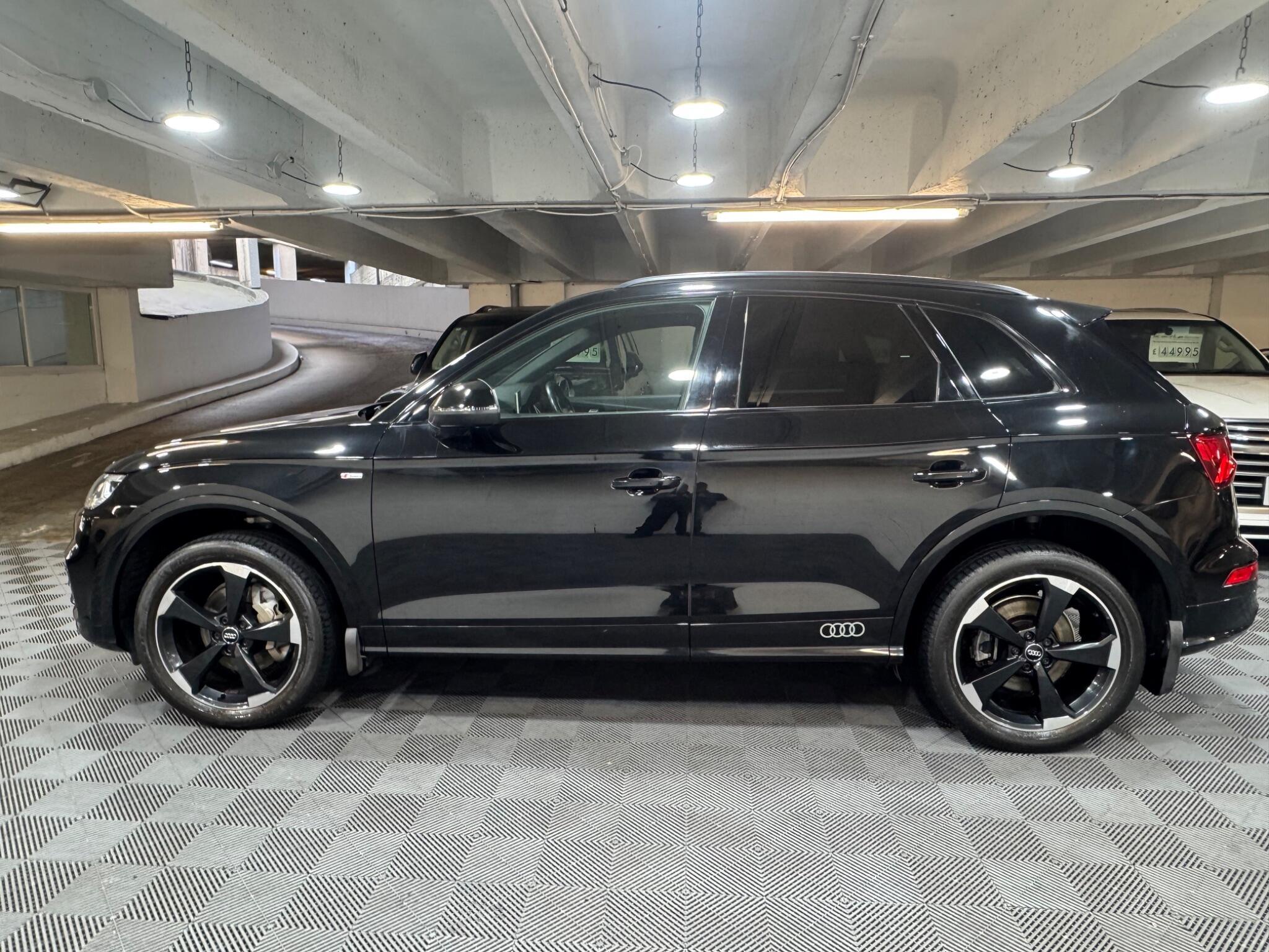 Audi Q5 - Image 2