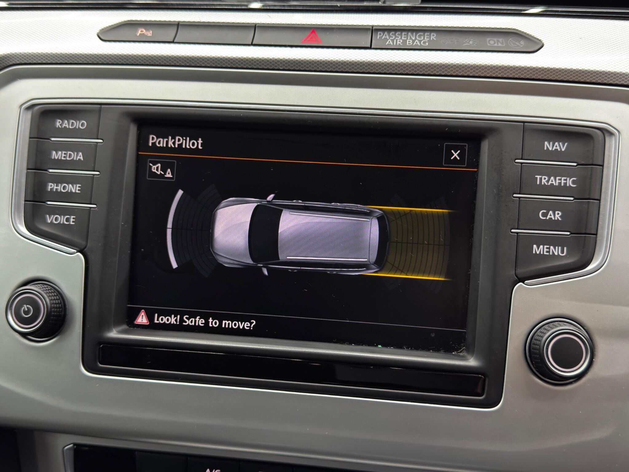 Volkswagen Passat - Image 33