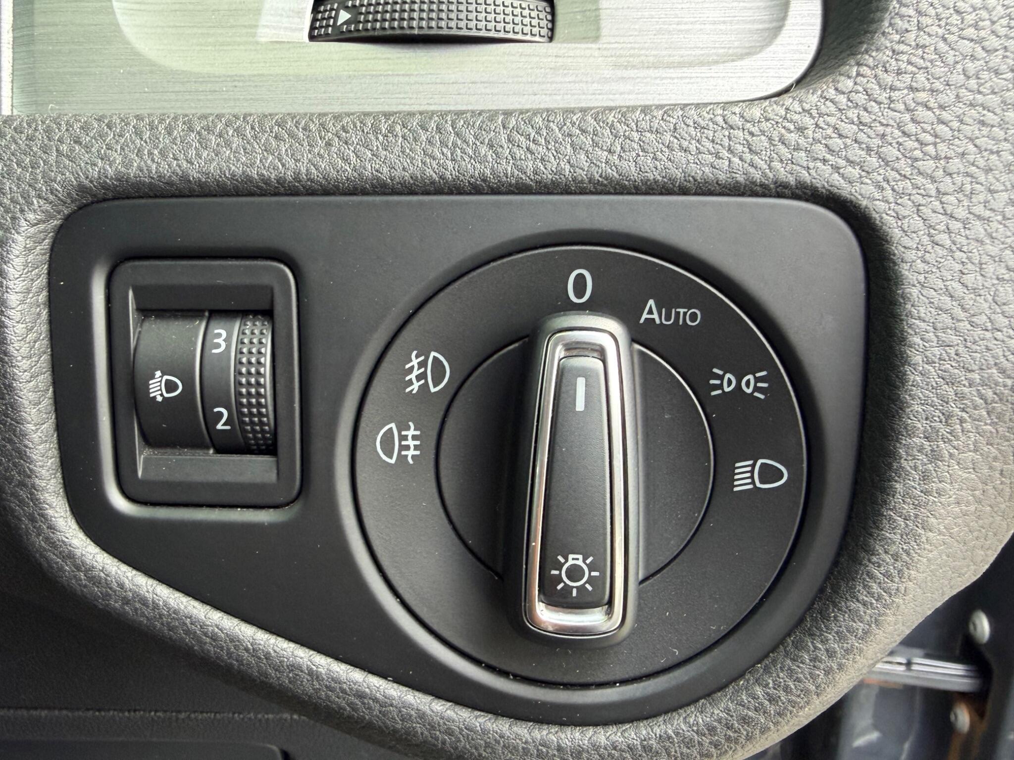Volkswagen Golf - Image 15