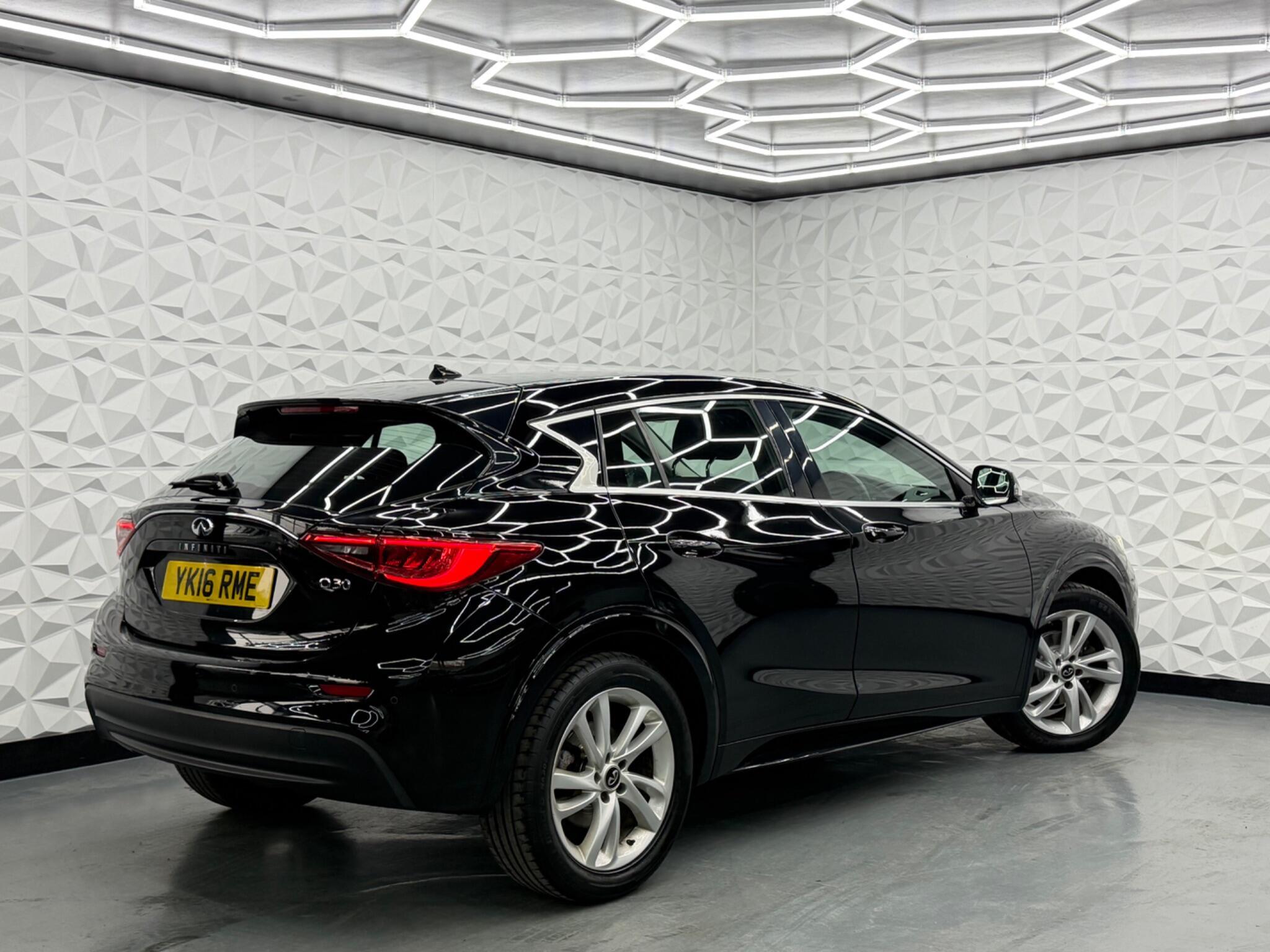 Infiniti Q30 - Image 3