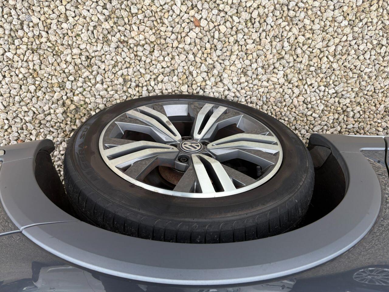 Volkswagen Passat - Image 21