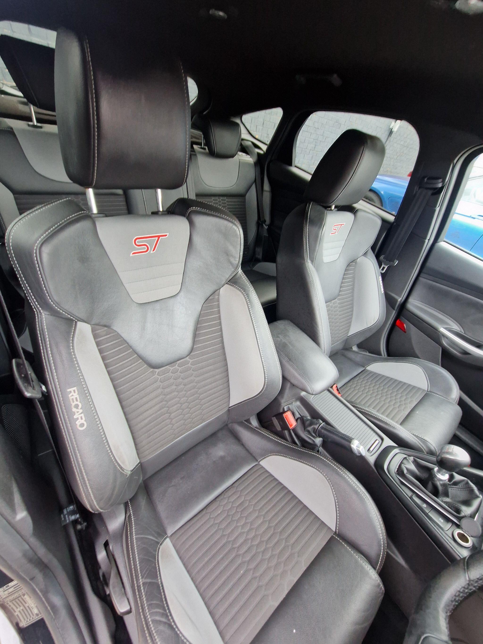 Ford Focus - Image 28