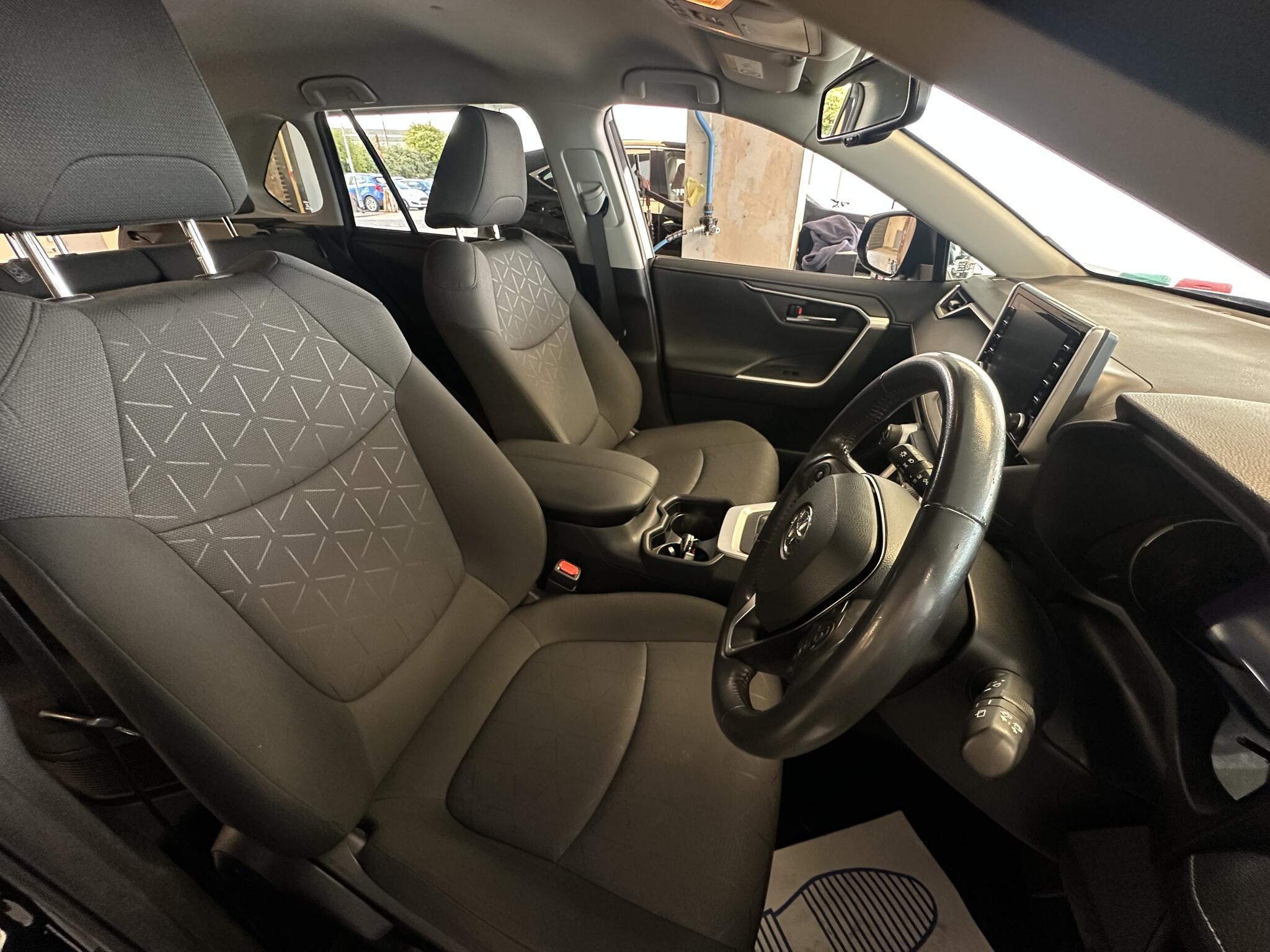 Toyota RAV4 - Image 8