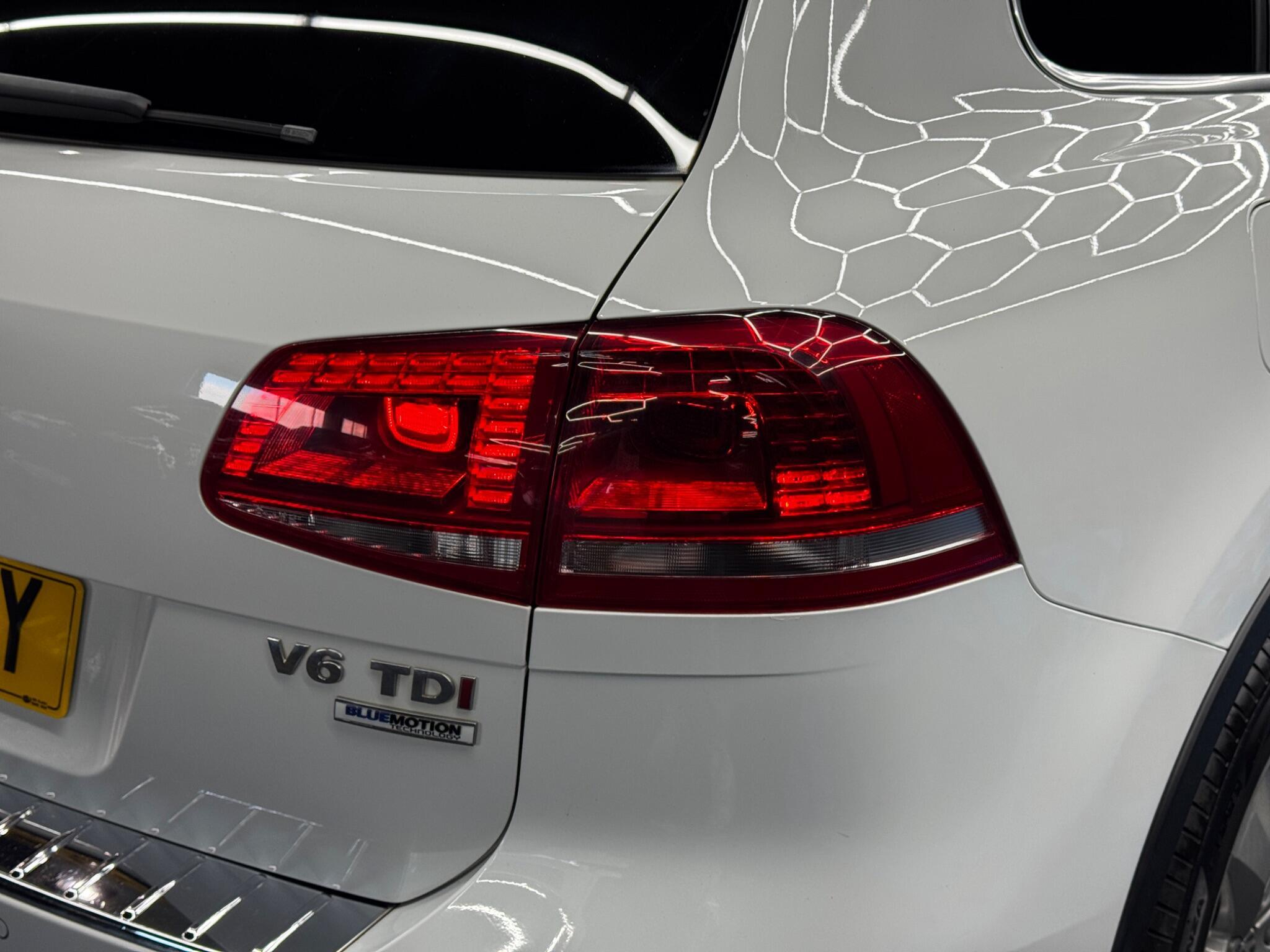 Volkswagen Touareg - Image 41