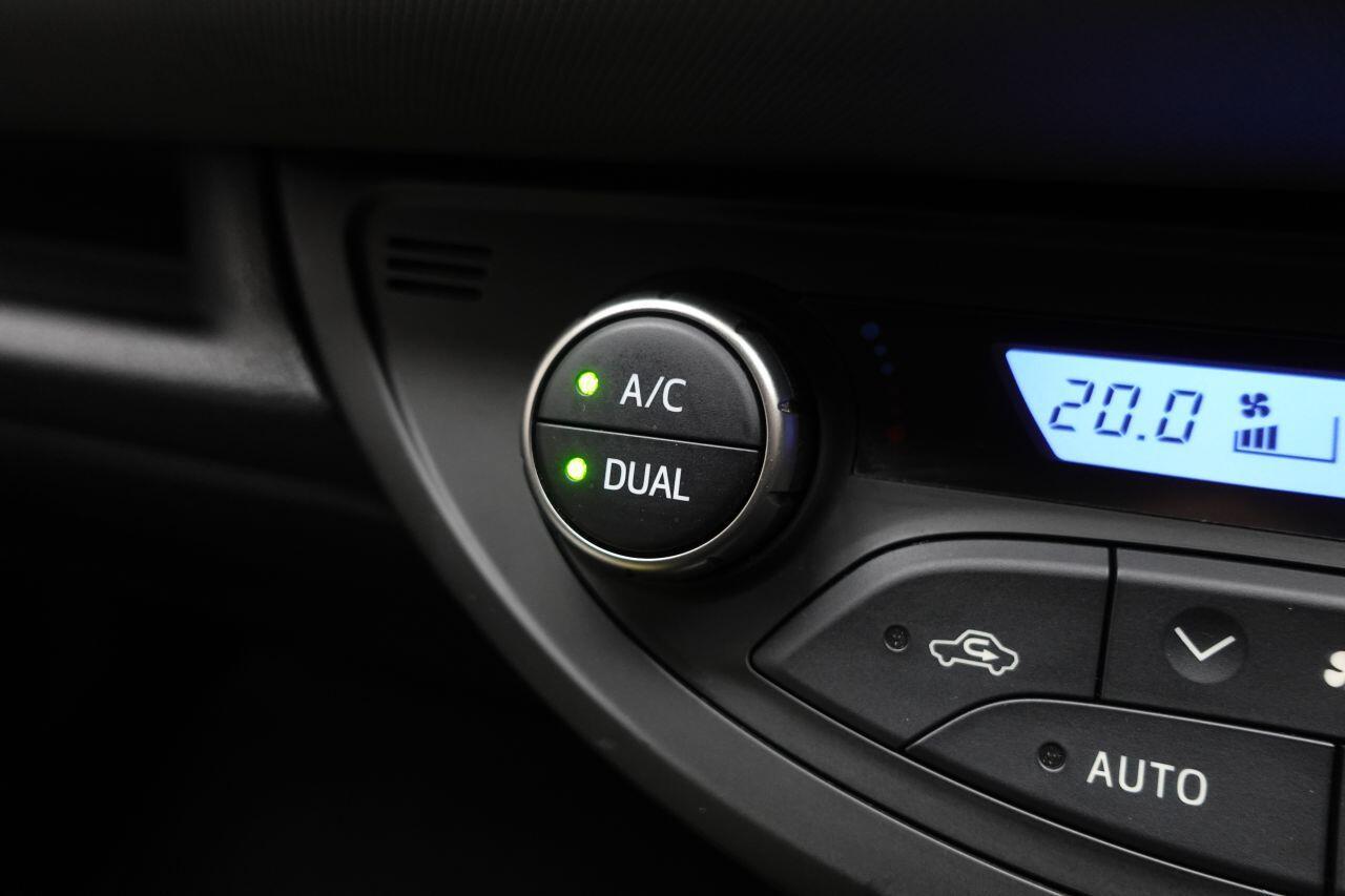 Toyota Yaris - Image 15