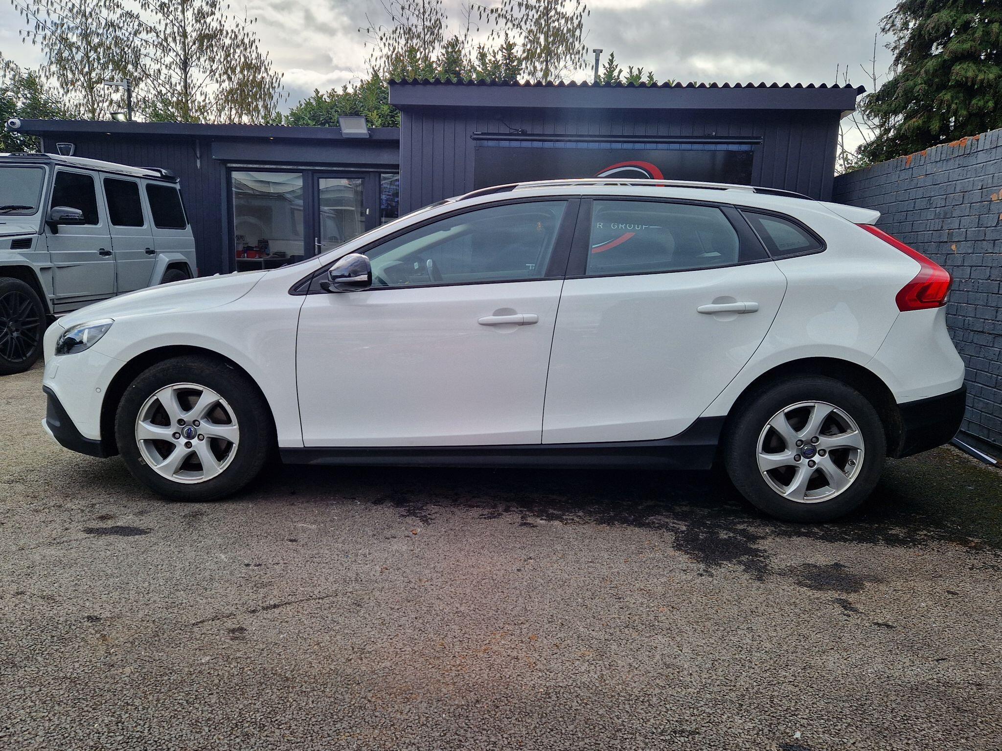 Volvo V40 CROSS COUNTRY - Image 6